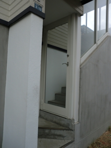 【手稲星置店】階段風除室の扉を交換　札幌市